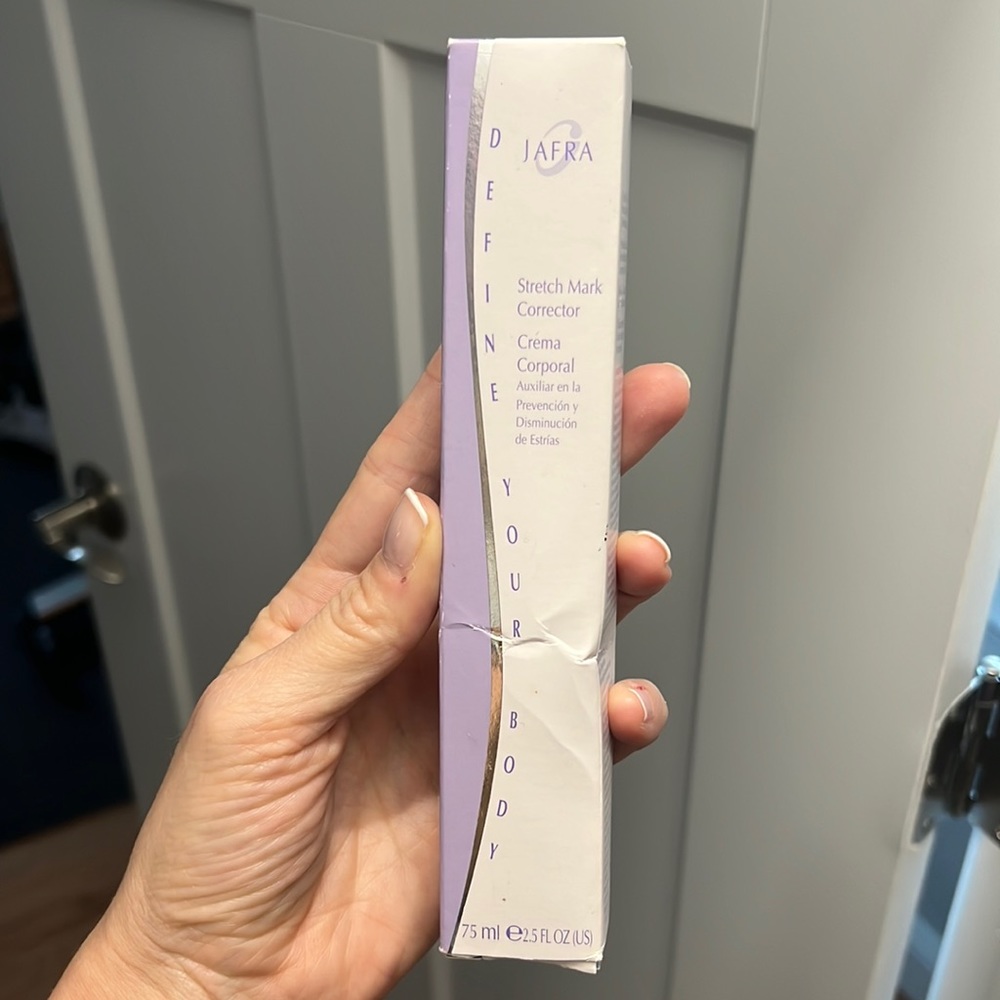 Jafra | stretch mark corrector free item if bundled